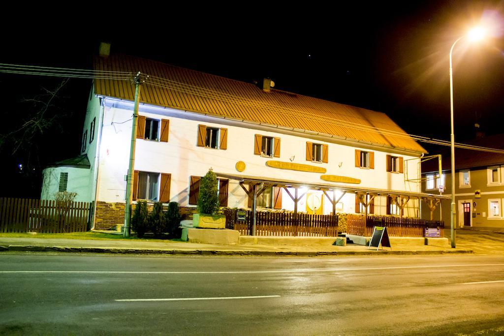 Pension U Pristavu Pomezi nad Ohri Buitenkant foto